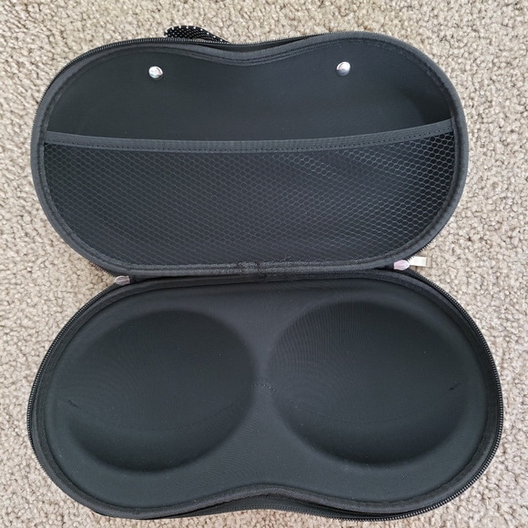 Victoria's Secret Bra Storage Case Travel Bag Lingerie Stockings White Black - Picture 6 of 9